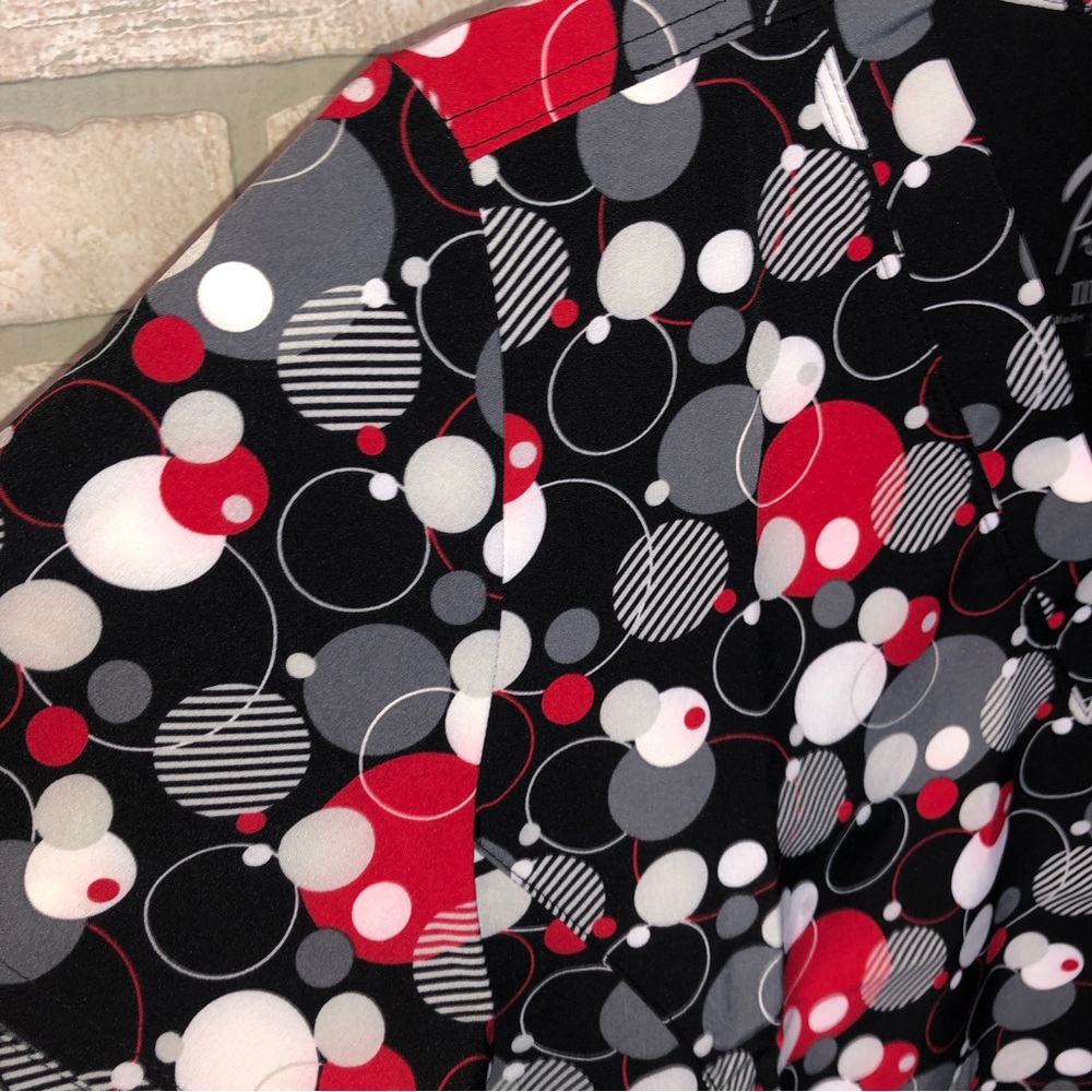 NWT Maevn Prints black and red Circle print short sleeve scrub top - Picture 2 of 10